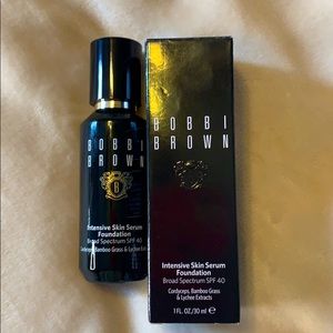 Bobbi Brown Foundation
